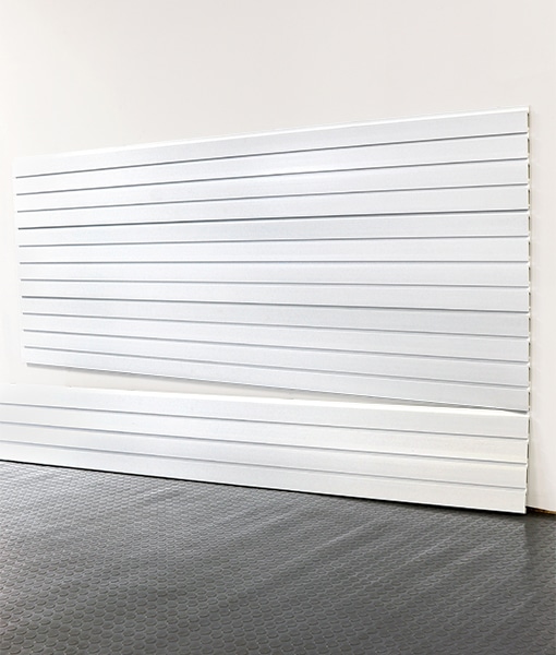 How many slatwall panels are included in the case?