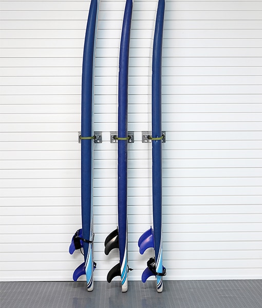What is the main benefit of using a vertical surfboard organizer?