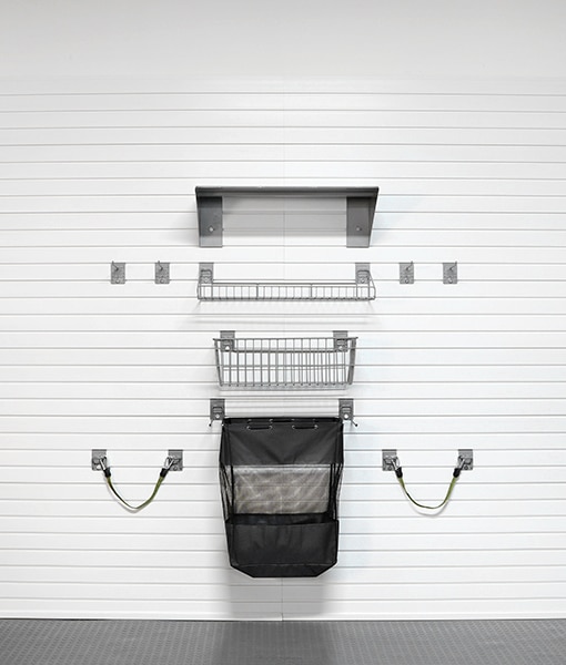 How many universal hooks are included and what size are they?